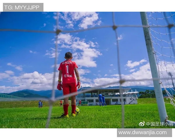 街头风采尽显足球明星驾车街拍瞬间回顾与时尚碰撞