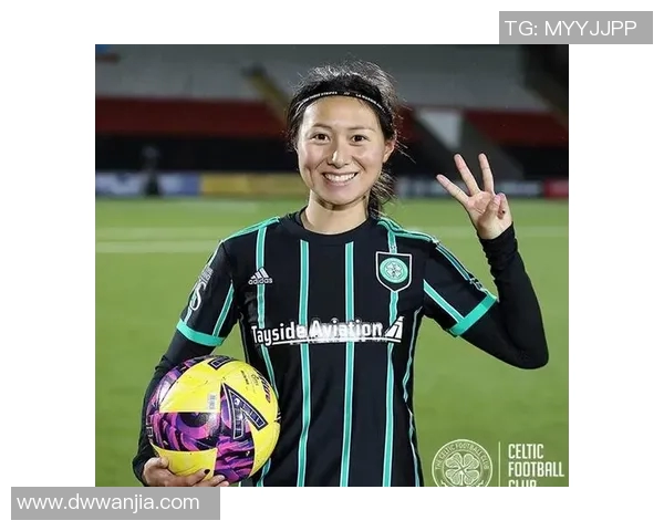 足球明星女友盛赞其帽子戏法表现称赞不已引发热议 足球明星女友盛赞其帽子戏法表现称赞不已引发热议