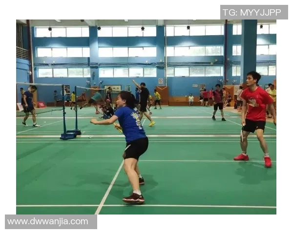 广州羽毛球队在杯赛中的经验与表现分析及启示